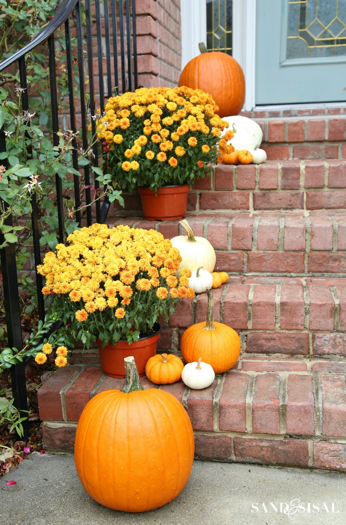 Decorating a Front Porch for Fall