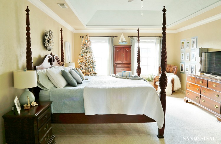 Classic Coastal Christmas Bedroom - Sand and Sisal