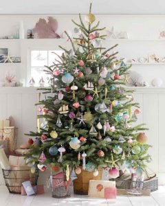 16 Chic Coastal Christmas Tree Ideas | Sand and Sisal